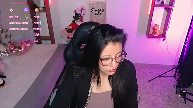 QueenRose94 online show from March 17, 1:03 pm