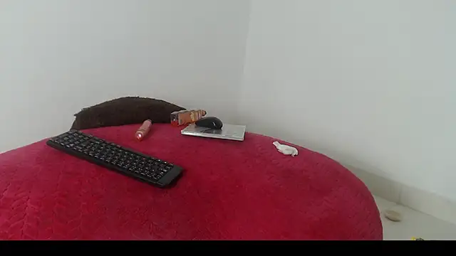 Snapshot of valeryskinnyvagi chatting on March 1, 2:46 am valeryskinnyvagi online show from March 1, 2:46 am