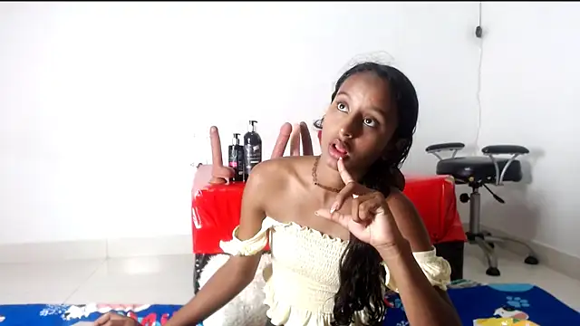 Snapshot of valeryskinnyvagi chatting on June 10, 1:43 pm valeryskinnyvagi online show from June 10, 1:43 pm