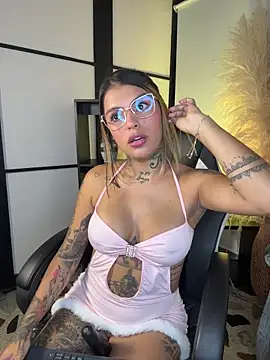 Snapshot of Abi_sexxx1 chatting on February 16, 9:00 pm Abi sexxx1 online show from February 16, 9:00 pm