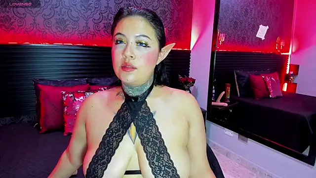 Snapshot of Aurelia_Walker chatting on February 20, 12:40 am Aurelia Walker online show from February 20, 12:40 am