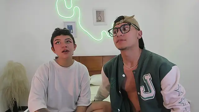 Snapshot of hardcoreheat_ind chatting on February 11, 10:59 pm hardcoreheat ind online show from February 11, 10:59 pm