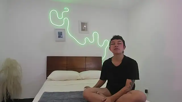 Snapshot of hardcoreheat_ind chatting on February 13, 11:01 pm hardcoreheat ind online show from February 13, 11:01 pm