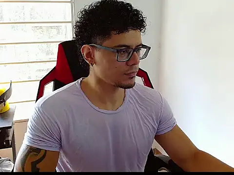 Snapshot of Logan0626 chatting on February 19, 6:26 pm Logan0626 online show from February 19, 6:26 pm