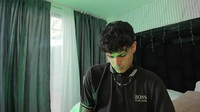 Snapshot of Declan-Foxx chatting on April 3, 8:51 pm Declan-Foxx online show from April 3, 8:51 pm