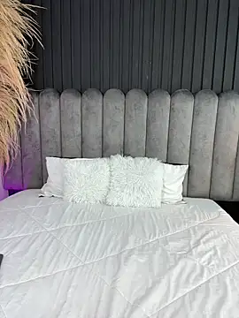 Nanda vixen  online show from March 4, 8:53 am