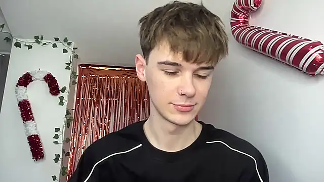 Snapshot of YourMilkyGuy chatting on February 11, 1:27 pm YourMilkyGuy online show from February 11, 1:27 pm