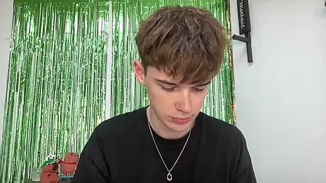 Snapshot of YourMilkyGuy chatting on February 24, 2:26 pm YourMilkyGuy online show from February 24, 2:26 pm