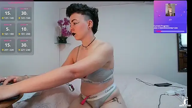 kittyfitty29 online show from May 24, 10:15 pm