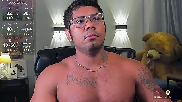 Snapshot of LEOHRDZ chatting on February 17, 11:22 pm LEOHRDZ online show from February 17, 11:22 pm