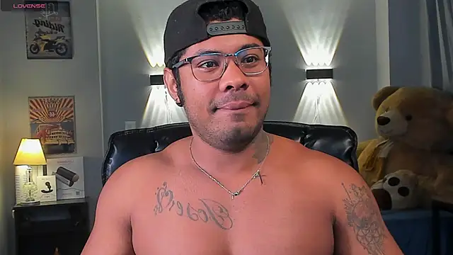 Snapshot of LEOHRDZ chatting on February 25, 4:55 am LEOHRDZ online show from February 25, 4:55 am