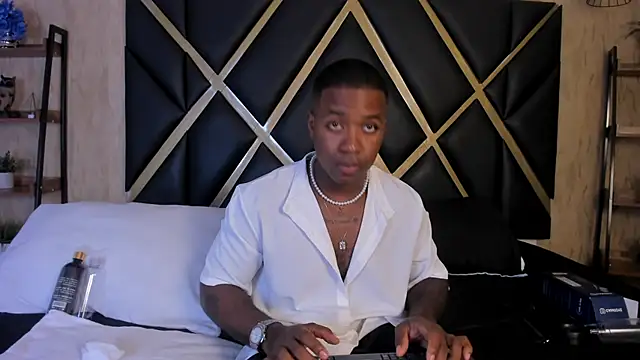 Snapshot of LuccianoDaytona chatting on March 2, 7:54 pm LuccianoDaytona online show from March 2, 7:54 pm