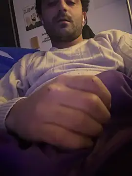 Snapshot of elia2711 chatting on February 14, 5:37 am elia2711 online show from February 14, 5:37 am