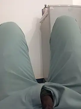 Snapshot of Daddyishere_19 chatting on February 12, 5:35 am Daddyishere 19 online show from February 12, 5:35 am