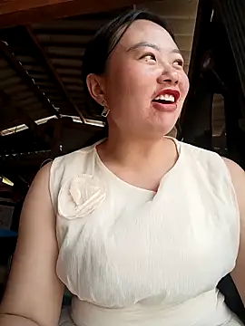 Snapshot of lisn-cute chatting on March 31, 1:51 am lisn-cute online show from March 31, 1:51 am