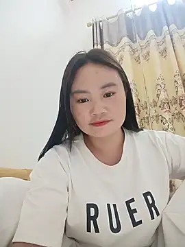 Snapshot of lisn-cute chatting on April 8, 9:53 am lisn-cute online show from April 8, 9:53 am