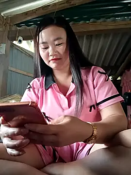 Snapshot of lisn-cute chatting on April 11, 10:08 am lisn-cute online show from April 11, 10:08 am