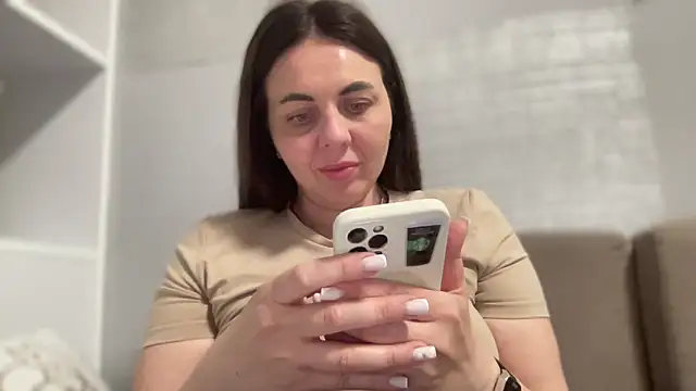 Snapshot of Darsy_Rox chatting on April 17, 4:32 pm Darsy Rox online show from April 17, 4:32 pm