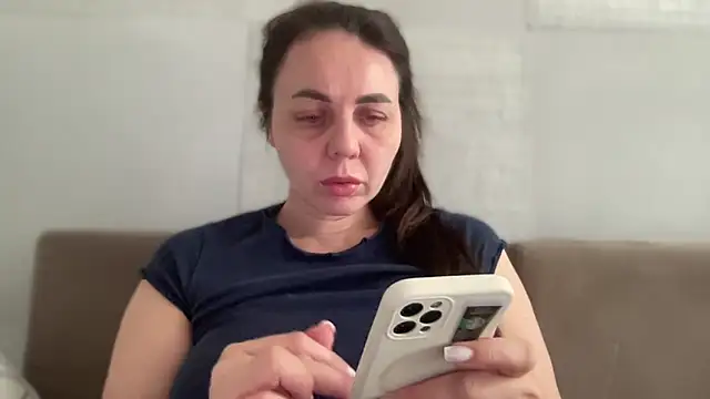 Snapshot of Darsy_Rox chatting on April 19, 10:14 am Darsy Rox online show from April 19, 10:14 am