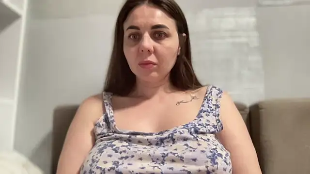 Snapshot of Darsy_Rox chatting on June 17, 8:43 pm Darsy Rox online show from June 17, 8:43 pm