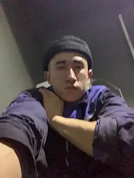 Snapshot of baron5008 chatting on February 19, 7:43 pm baron5008 online show from February 19, 7:43 pm