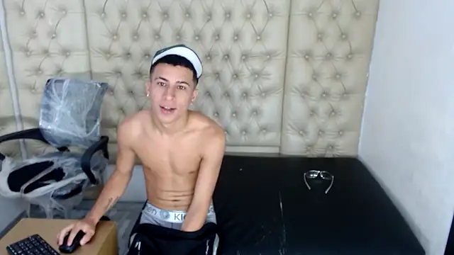 keiandrenne online show from February 19, 2:18 am