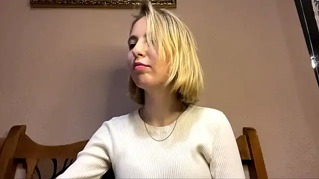 Snapshot of CharmingBlonde chatting on February 10, 6:12 pm CharmingBlonde online show from February 10, 6:12 pm