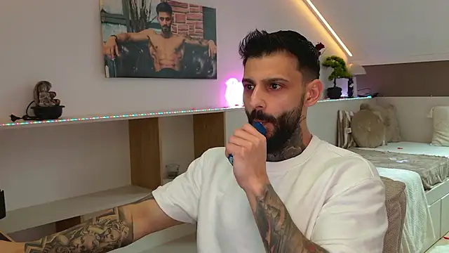 Snapshot of TristanGrey chatting on February 15, 7:05 am TristanGrey online show from February 15, 7:05 am