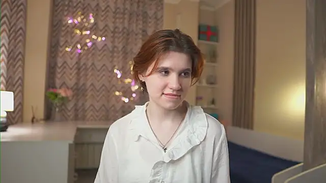 Snapshot of BelleHayton chatting on February 17, 2:35 pm BelleHayton online show from February 17, 2:35 pm