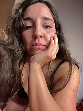 Snapshot of Latinaelisa chatting on June 10, 3:39 am Latinaelisa online show from June 10, 3:39 am