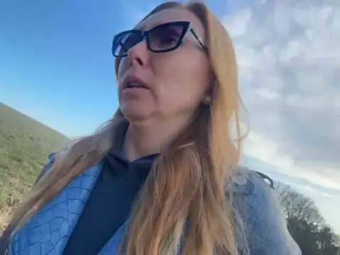 Snapshot of JenyJanys chatting on March 3, 4:02 pm JenyJanys online show from March 3, 4:02 pm