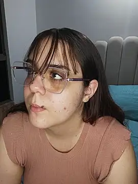 Snapshot of its_lauu_ chatting on February 28, 5:19 am its lauu online show from February 28, 5:19 am