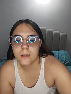 Snapshot of its_lauu_ chatting on March 2, 3:09 am its lauu online show from March 2, 3:09 am