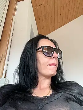 Snapshot of MiriamDelyn chatting on April 19, 2:38 pm MiriamDelyn online show from April 19, 2:38 pm