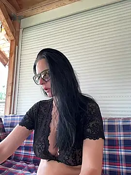 Snapshot of MiriamDelyn chatting on June 1, 12:29 pm MiriamDelyn online show from June 1, 12:29 pm