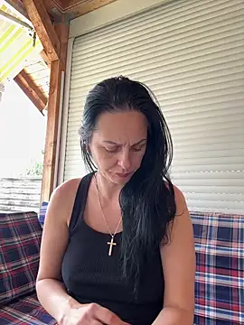 Snapshot of MiriamDelyn chatting on June 2, 11:01 am MiriamDelyn online show from June 2, 11:01 am