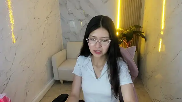 Snapshot of dani_tf chatting on February 13, 1:29 pm dani tf online show from February 13, 1:29 pm