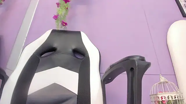 Snapshot of luna_bradley_ chatting on February 23, 12:24 pm luna bradley online show from February 23, 12:24 pm