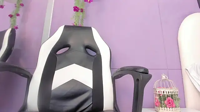 Snapshot of luna_bradley_ chatting on February 24, 12:25 pm luna bradley online show from February 24, 12:25 pm