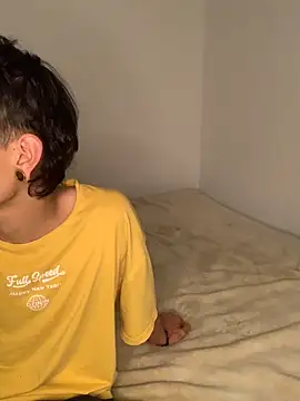 Snapshot of Damn__Love chatting on February 25, 5:39 am Damn Love online show from February 25, 5:39 am