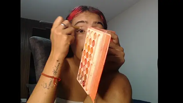 Snapshot of britan69 chatting on February 12, 1:44 am britan69 online show from February 12, 1:44 am