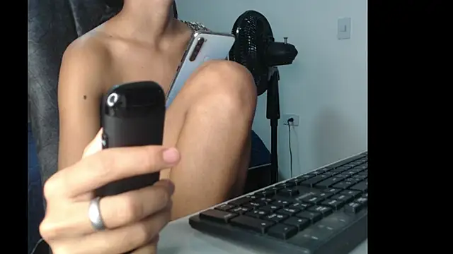 Snapshot of britan69 chatting on February 20, 12:07 am britan69 online show from February 20, 12:07 am