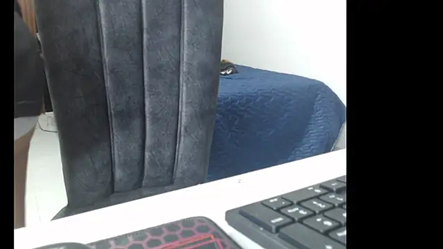 Snapshot of britan69 chatting on February 24, 2:09 am britan69 online show from February 24, 2:09 am