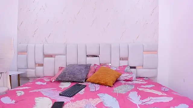 Snapshot of hermione_brown chatting on February 20, 7:58 pm hermione brown online show from February 20, 7:58 pm