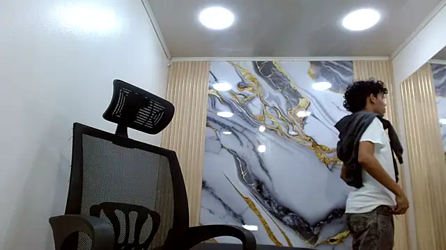 Snapshot of DaviidBuckx_ chatting on February 20, 2:08 am DaviidBuckx online show from February 20, 2:08 am