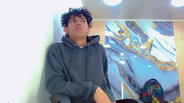 Snapshot of DaviidBuckx_ chatting on February 22, 2:13 am DaviidBuckx online show from February 22, 2:13 am