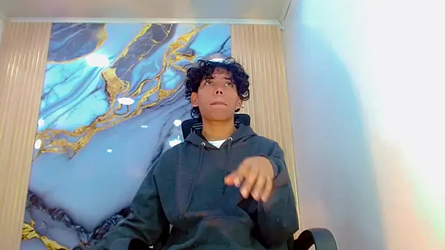 DaviidBuckx  online show from April 1, 2:01 am