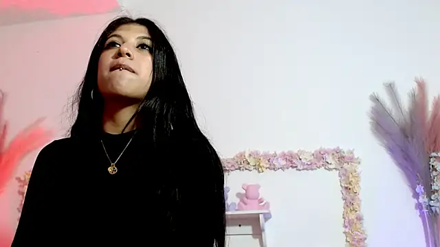 sharlotaustral18 online show from February 14, 1:13 am