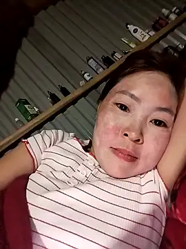 Yiyoongg online show from April 10, 1:05 pm