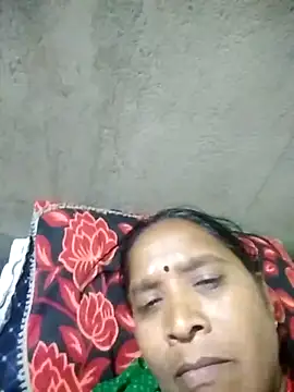 Snapshot of Loomaraj chatting on February 22, 4:05 pm Loomaraj online show from February 22, 4:05 pm